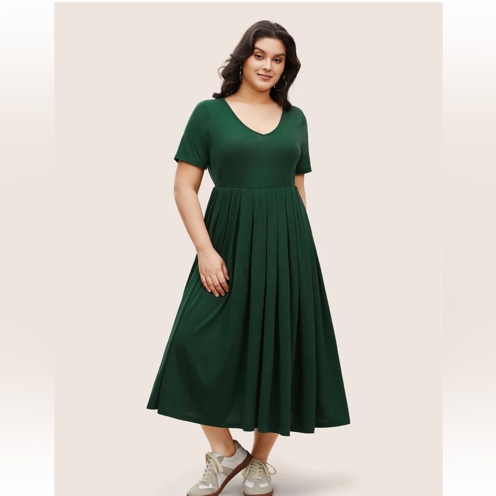 BloomChic Supersoft Essentials Plain Pleated Dress - Picture 2 of 8